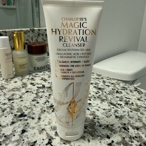 Charlotte Tilbury Magic Hydration Revival Cleanser